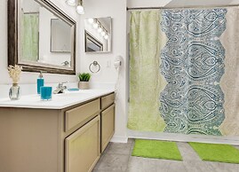 Free Resort Access 4 Bedroom Near Disney with Themed Rooms