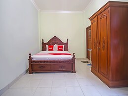 OYO 1804 Guest House Oema'h Opa