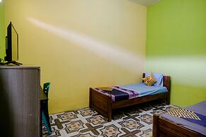 OYO 1773 Ilyasa Family