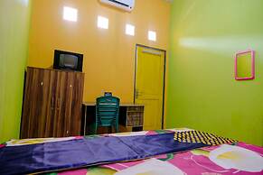 OYO 1773 Ilyasa Family