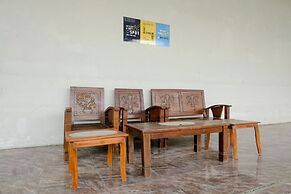 OYO 1773 Ilyasa Family