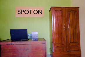 OYO 1773 Ilyasa Family