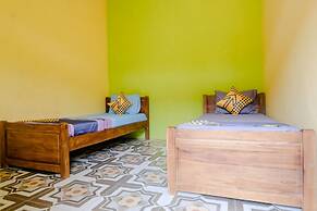 OYO 1773 Ilyasa Family