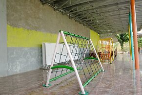 OYO 1773 Ilyasa Family