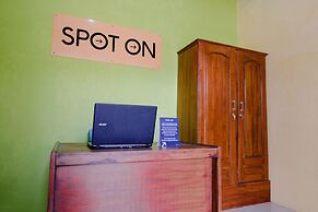 OYO 1773 Ilyasa Family