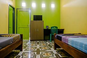 OYO 1773 Ilyasa Family