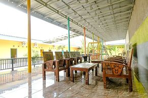 OYO 1773 Ilyasa Family