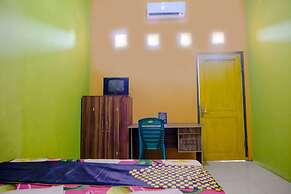 OYO 1773 Ilyasa Family