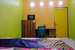 OYO 1773 Ilyasa Family