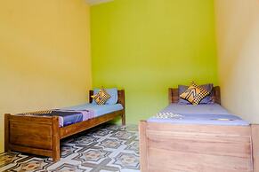 OYO 1773 Ilyasa Family