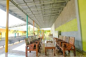 OYO 1773 Ilyasa Family