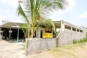 OYO 1773 Ilyasa Family