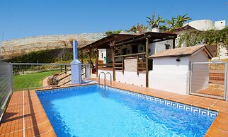 1056 Cortijo Cecilio