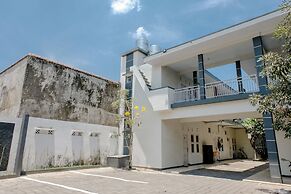 Capital O 1475 Oemah Jawa Family Residence