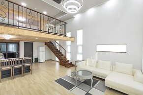 Lim Sea Side Poolvilla Pension