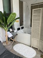 Lim Sea Side Poolvilla Pension