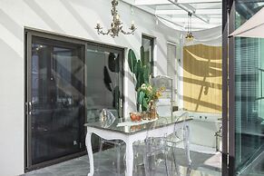 Lim Sea Side Poolvilla Pension