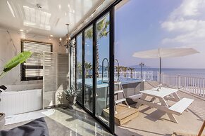 Lim Sea Side Poolvilla Pension