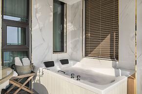 Lim Sea Side Poolvilla Pension