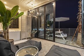 Lim Sea Side Poolvilla Pension