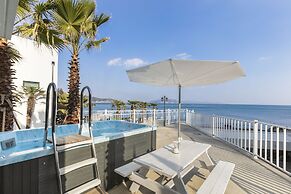 Lim Sea Side Poolvilla Pension