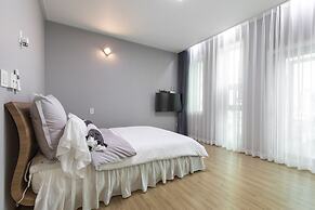 Lim Sea Side Poolvilla Pension