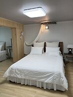 Lim Sea Side Poolvilla Pension