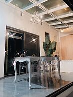 Lim Sea Side Poolvilla Pension