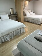 Lim Sea Side Poolvilla Pension