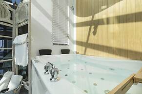 Lim Sea Side Poolvilla Pension