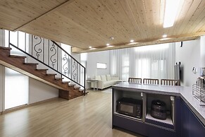 Lim Sea Side Poolvilla Pension