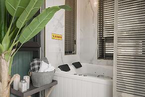 Lim Sea Side Poolvilla Pension