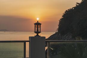 Lim Sea Side Poolvilla Pension