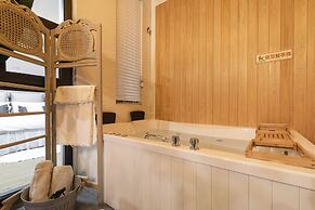 Lim Sea Side Poolvilla Pension