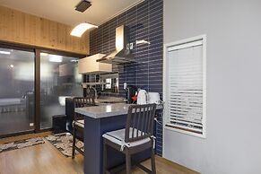 Lim Sea Side Poolvilla Pension