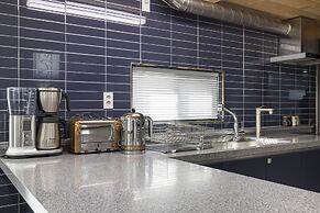 Lim Sea Side Poolvilla Pension