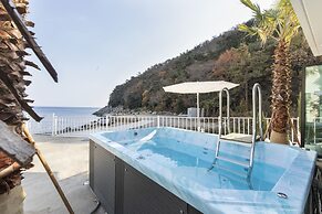 Lim Sea Side Poolvilla Pension