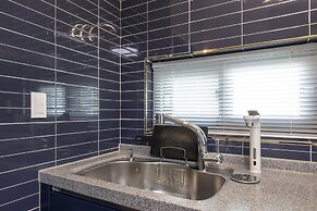 Lim Sea Side Poolvilla Pension