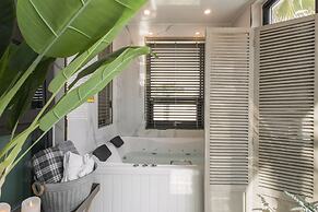 Lim Sea Side Poolvilla Pension