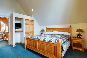 Forest Ridge 2 Bedroom Home by RedAwning