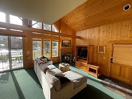 Forest Ridge 2 Bedroom Home by RedAwning