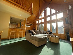 Forest Ridge 2 Bedroom Home by RedAwning