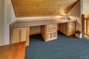 Forest Ridge 2 Bedroom Home by RedAwning