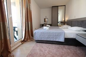 Fontana Lux Apartments