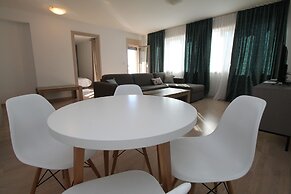 Fontana Lux Apartments