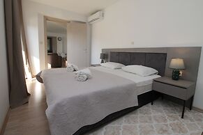 Fontana Lux Apartments