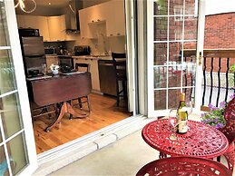 Ottawa Center 1 Bedroom Apartment near Bank St