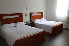 HI Huasteca Inn Hotel