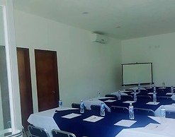 HI Huasteca Inn Hotel