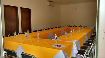 HI Huasteca Inn Hotel